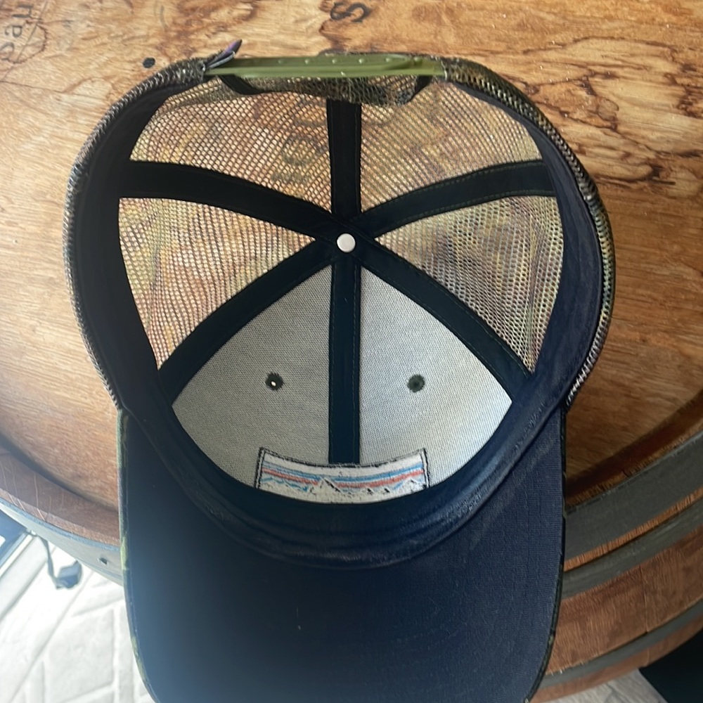 Patagonia snap back camouflage hat - Picture 3 of 3